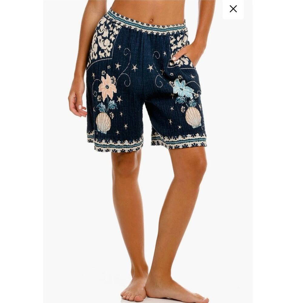NWOT Agua Bendita Malaga Sereia Floral Cover-Up
Shorts in Blue SZ M